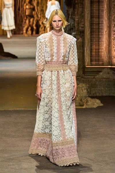Look 49